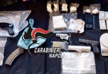 Torre Annunziata, rione carceri: ritrovate armi e droga