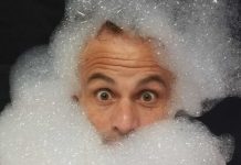 Castellammare di Stabia, al TK in scena lo spettacolo di bolle di sapone "SONOSOLO. sono solo bolle di sapone"